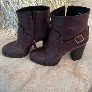 Tods boots size 81/2 burgundy with rubber soles